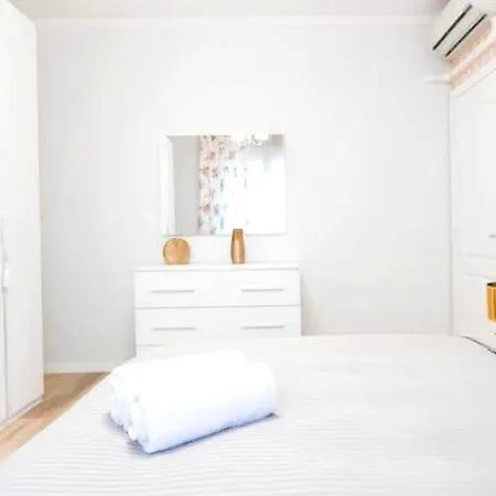 Comfortable Apartment Tea Town